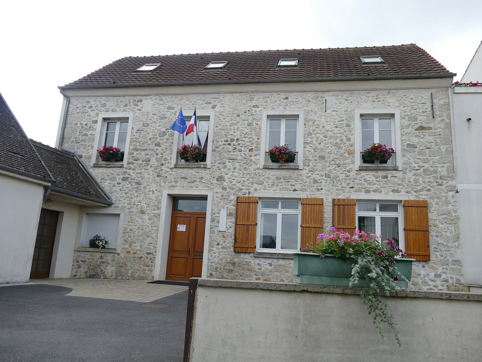 Photo de Péroy-les-Gombries